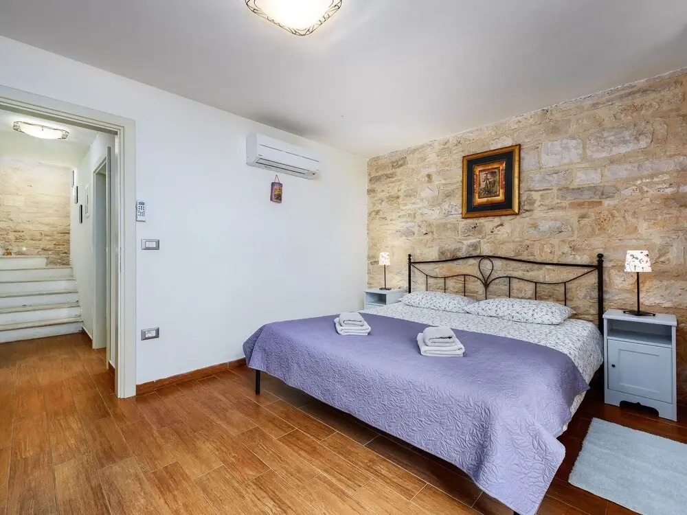Lovely Stone House With Private Swimming Pool