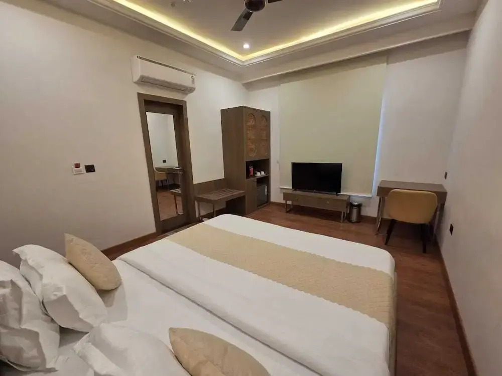 Hotel Temple City by Novelty