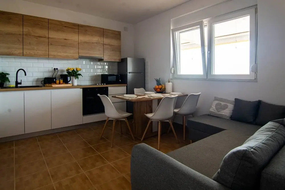 All New Sea View Apartment Moderna