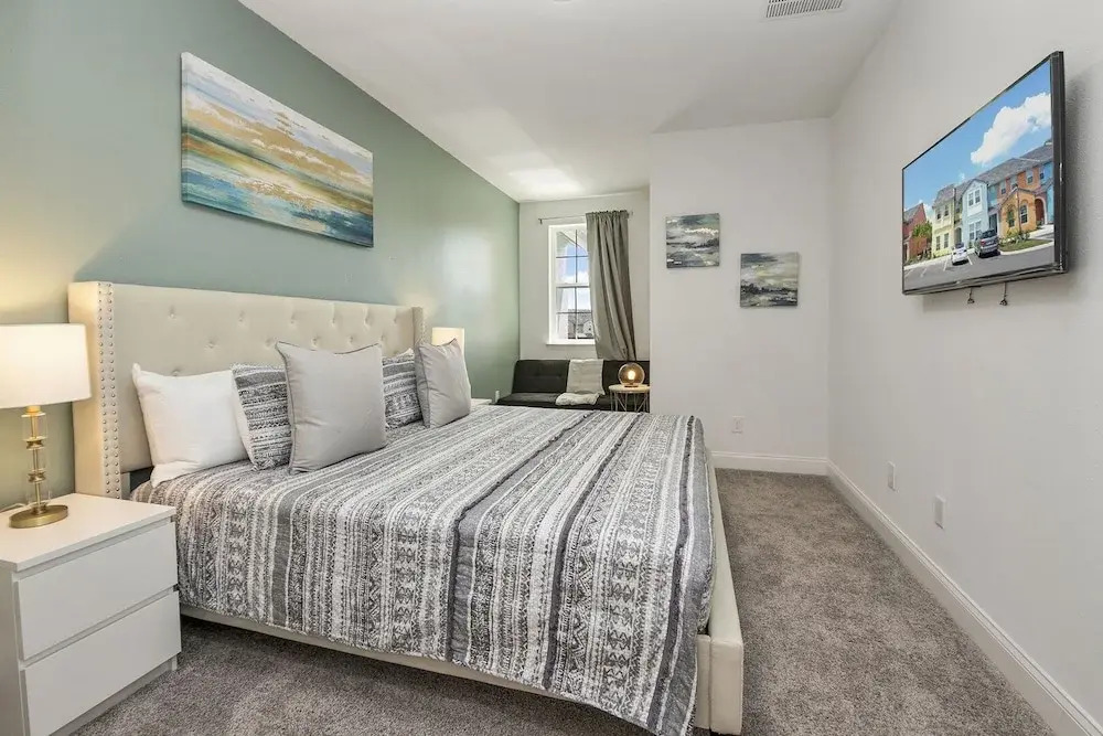 Amazing New 5 Bedroom 4.5 Bathroom Townhome with Private Pool
