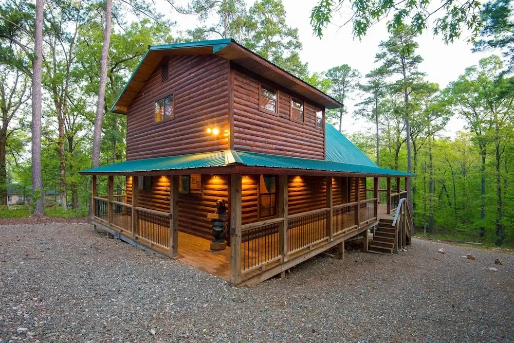Pet-Friendly Broken Bow Cabin w/ Fire Pit