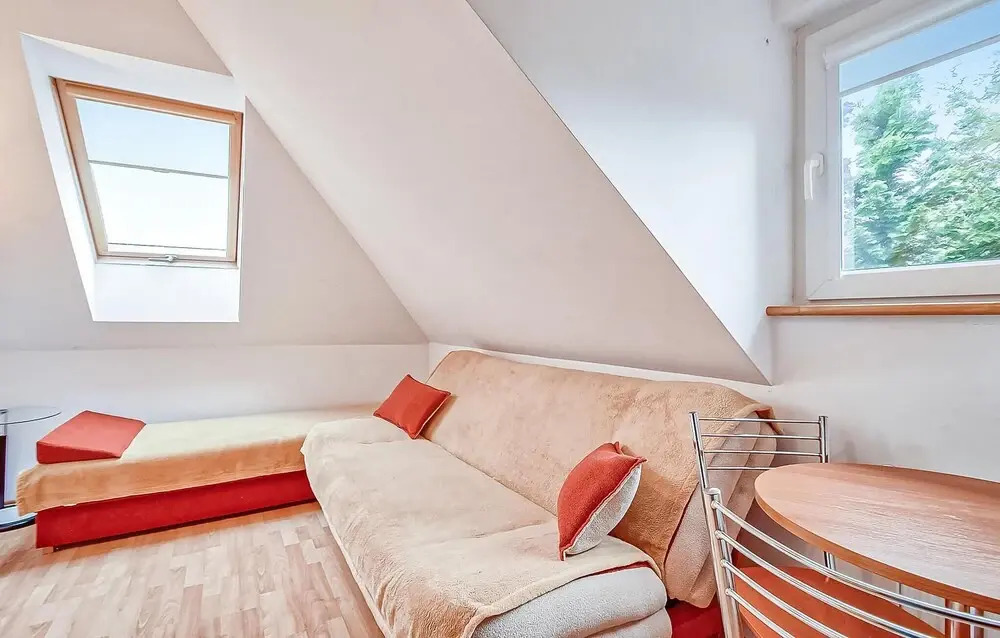 4 Bedroom Cozy Home In Grzybowo