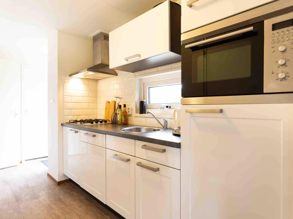 Tidy chalet with garden and WiFi, close to Park De Veluwe