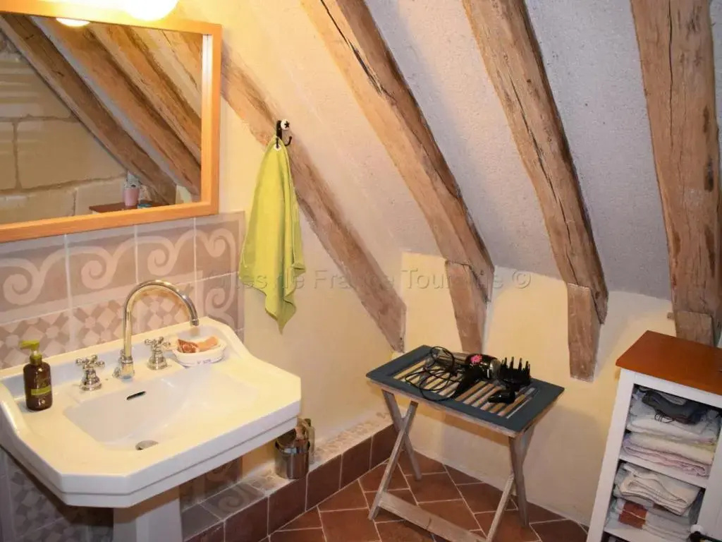 Gîte de Charme Rénové, Idéal Famille, Centre-Ville, WiFi, Parking Gratuit, Vélo Bienvenue - FR-1-381-268