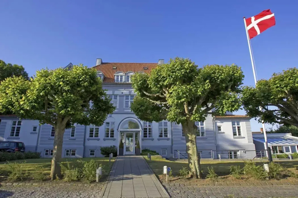 Sixtus Sinatur Hotel & Konference