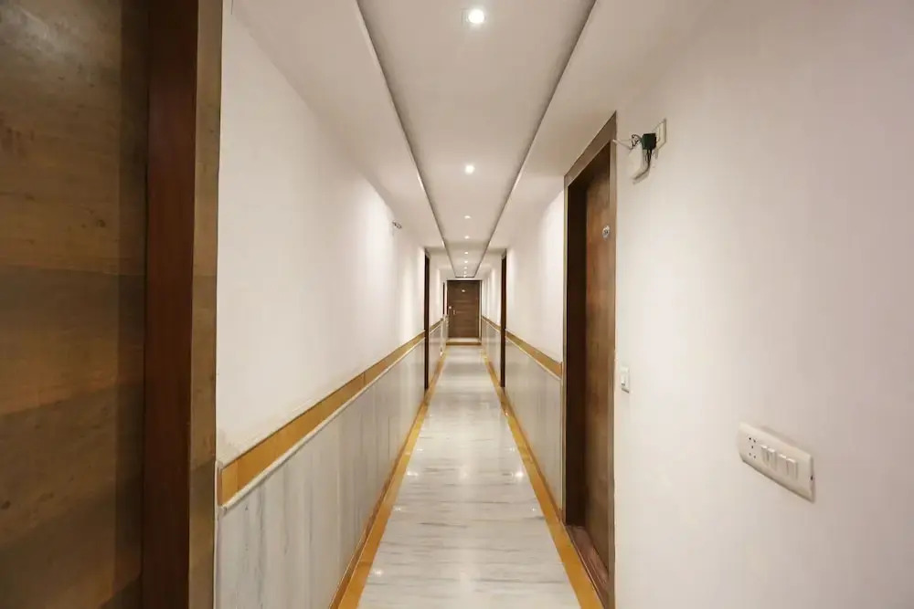 OYO 443 Hotel Lohias