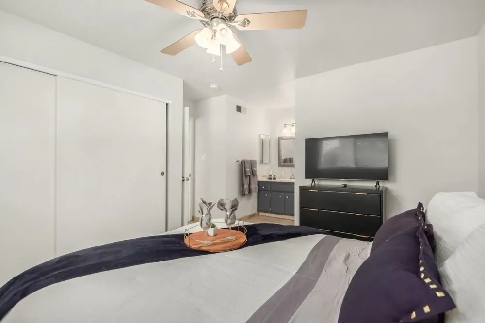 Thomas N6 Phoenix 2 Bedroom Condo by Redawning