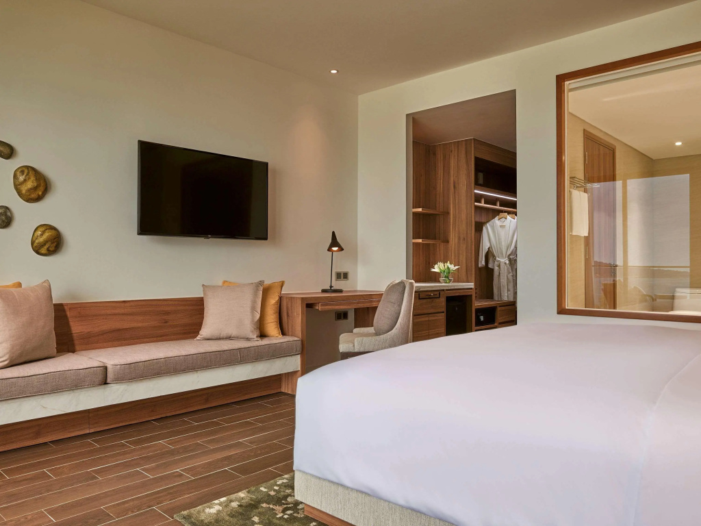 Курортный отель Mövenpick Resort Waverly Phu Quoc