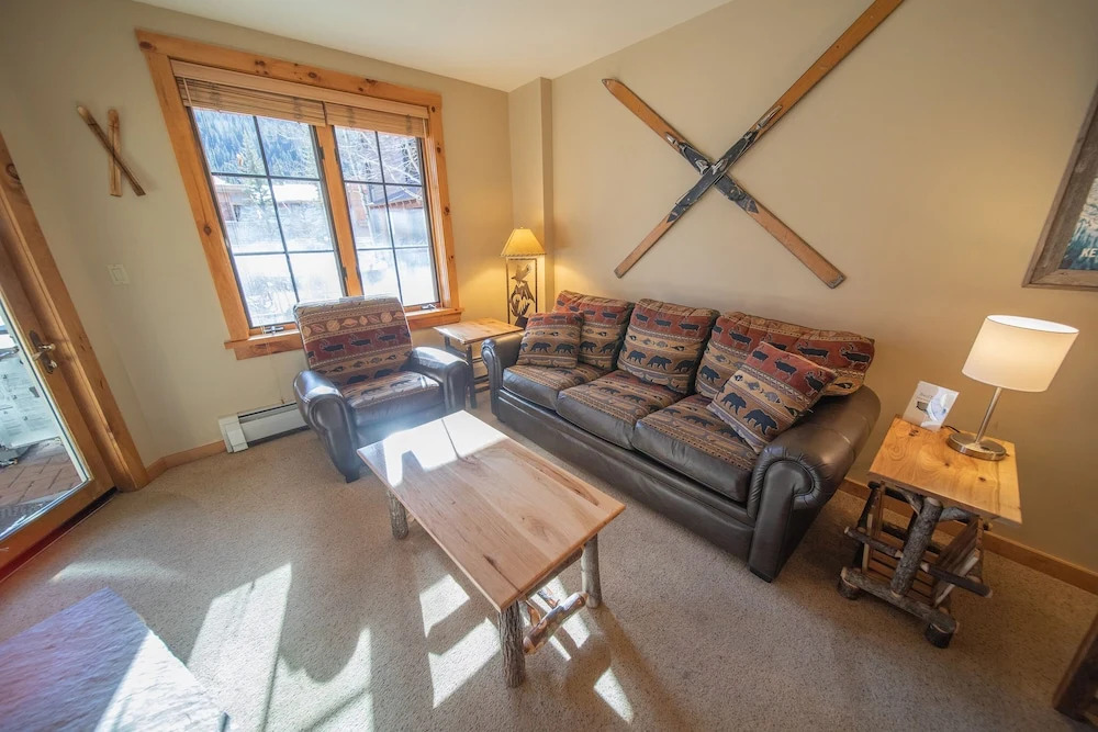 Dakota Lodge 8450