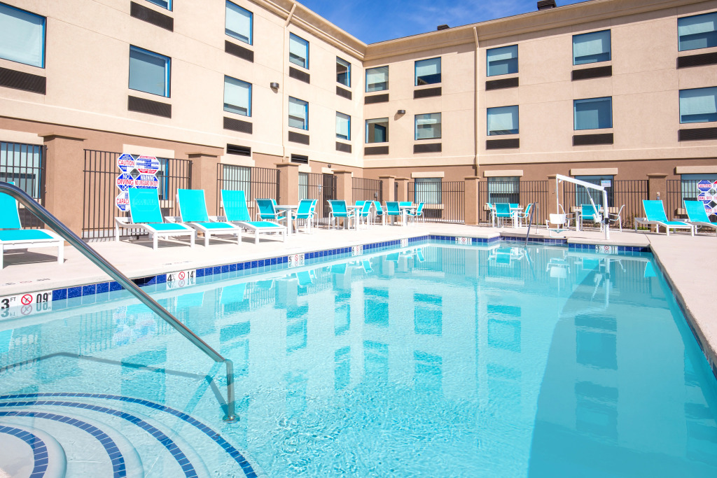 Holiday Inn Express & Suites Pahrump by IHG