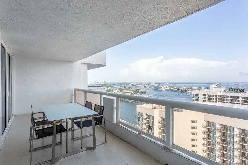 Modern and Bright Penthouse With Ocean View