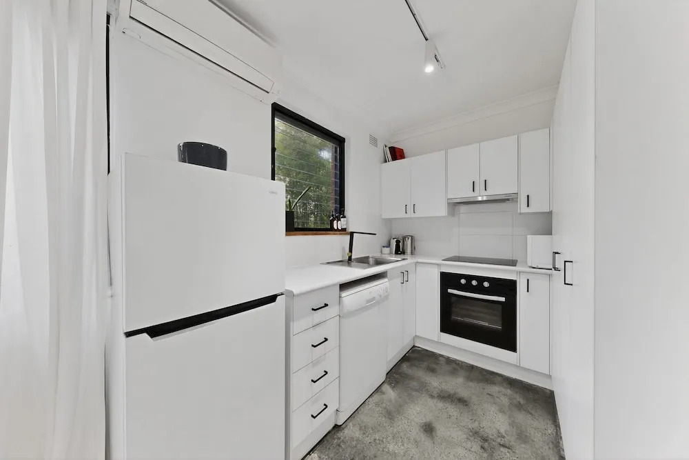 Beachside 1-bed Retreat With Parking Cronulla