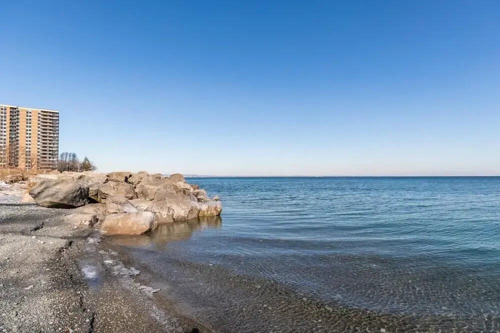 4BR 3BA Townhouse on Lake Ontario Free Parking Gym 2