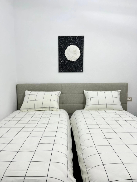 1 Apartment 2-3 Adults 20 minutes by Walk to City Center Free Parking