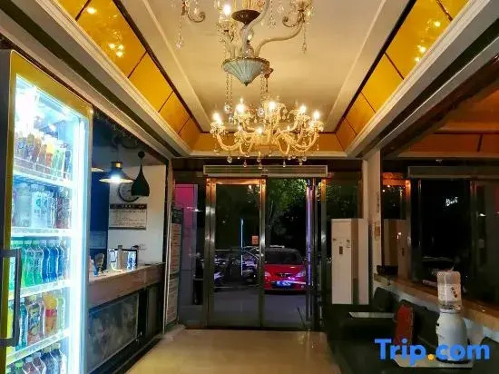 Zhongmu Peak Film & Television Hotel