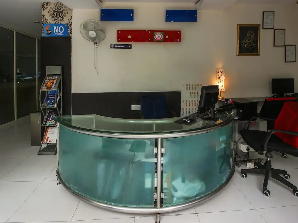 OYO 18592 M Hotel