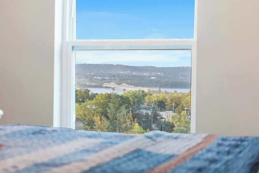 A Birds Eye Bridge View - 5 BDR w/ Private Hot Tub