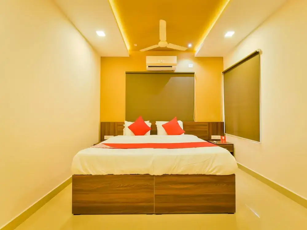 Kadavil Suites by OYO Rooms