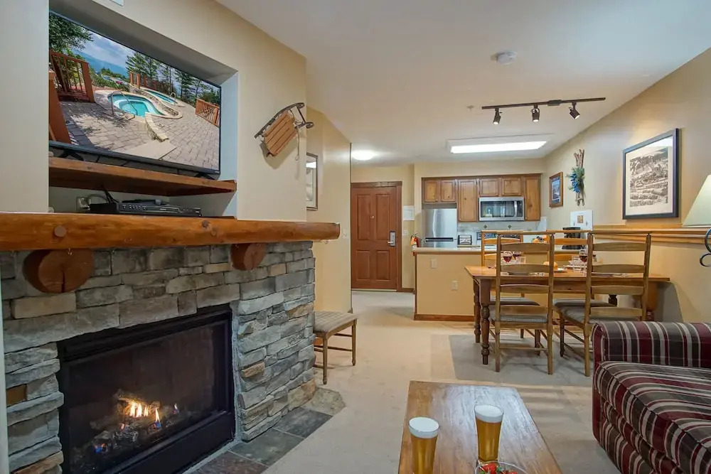 Rimfire 160: Walking Distance to Shops, Restaurants, Starbucks 1 BR Sleeps 4