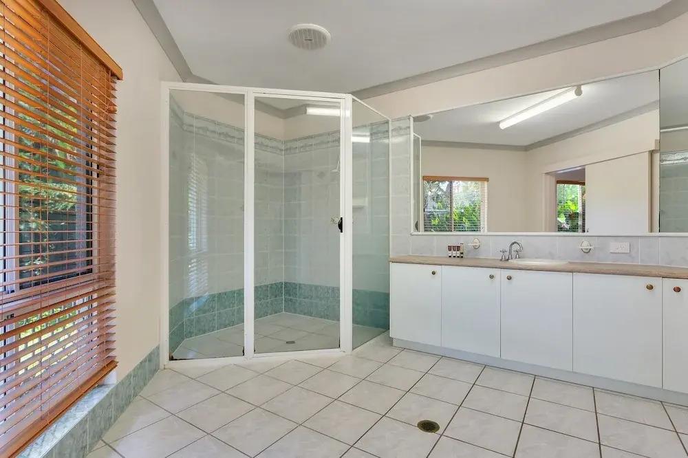 White Sapphire Holiday House