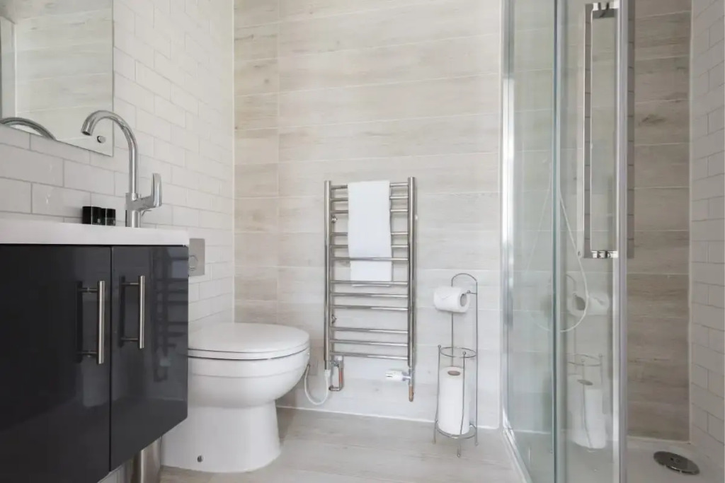 The Navy Court - Scandinavian Inspired 4BDR Central Home