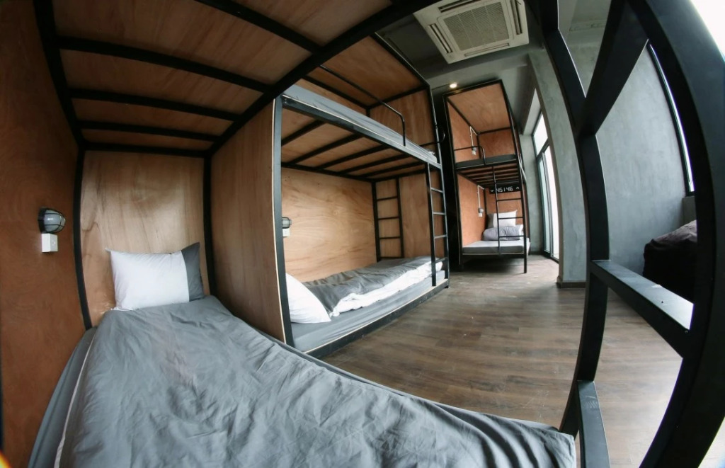 Soft Pillow Hostel - Adults Only