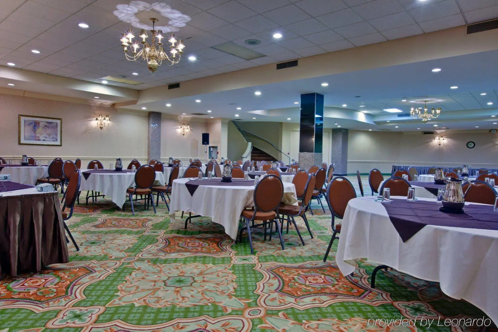 Holiday Inn Windsor - Ambassador Bridge by IHG