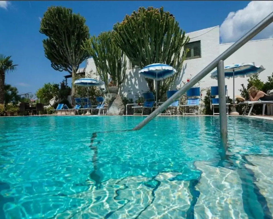 Room in B&B - Standard Double or Twin Room in Ischia per 2 People