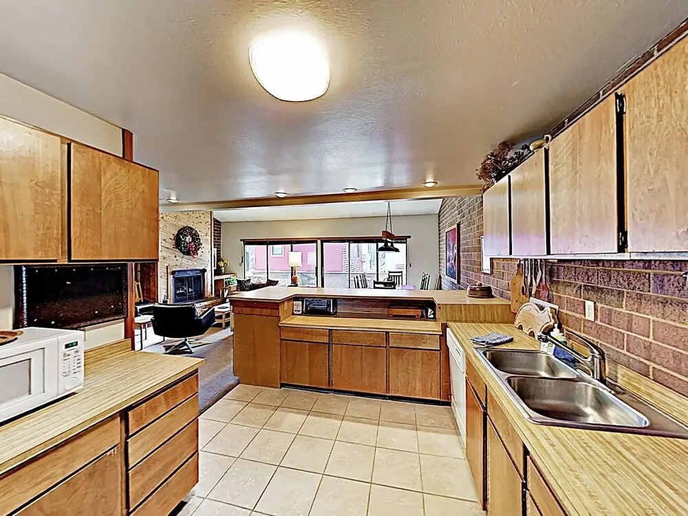 New Listing! Townhome W/ Sauna: Walk To Lifts 3 Bedroom Townhouse