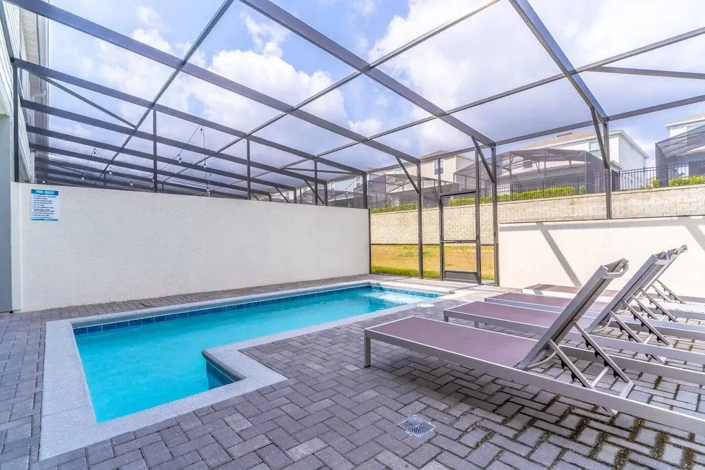 886 Windsor Island