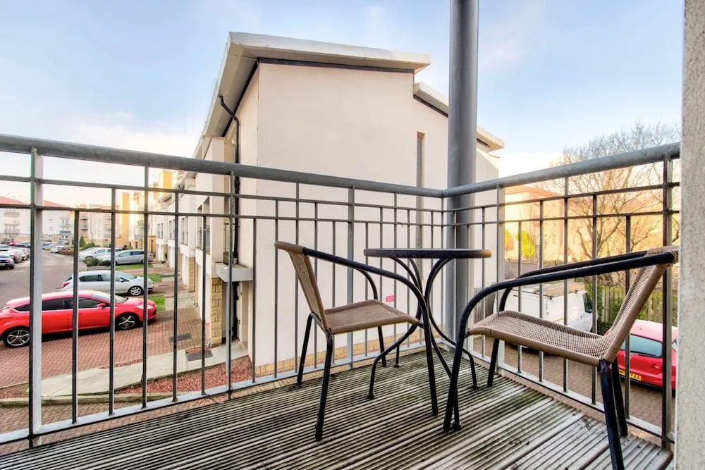 Cosy Apartment with Balcony, Close to City Centre