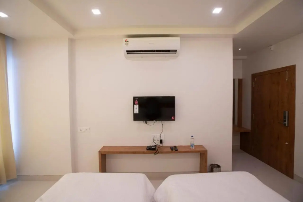 Hotel The Orange Flag ( JJ Hotel), Aurangabad