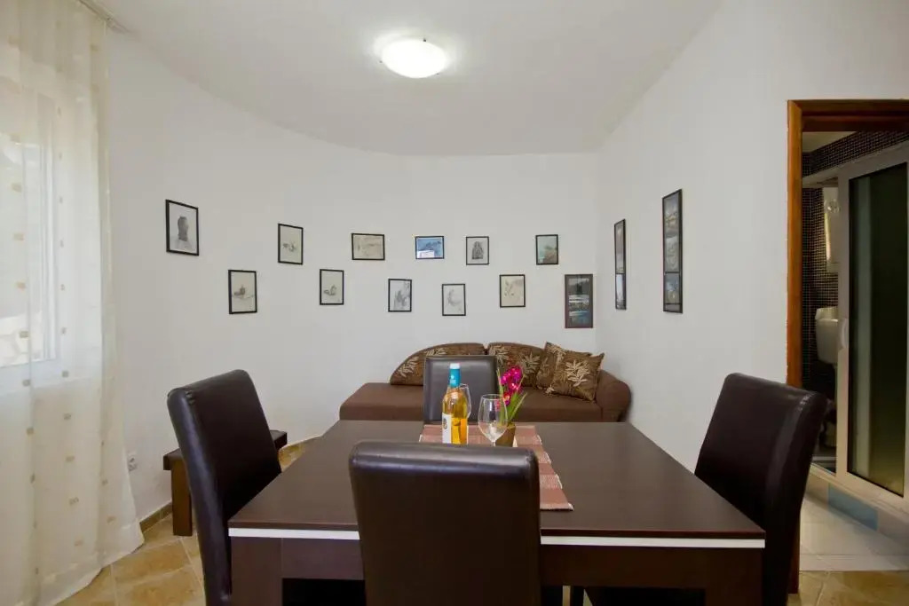 Apartments Dora