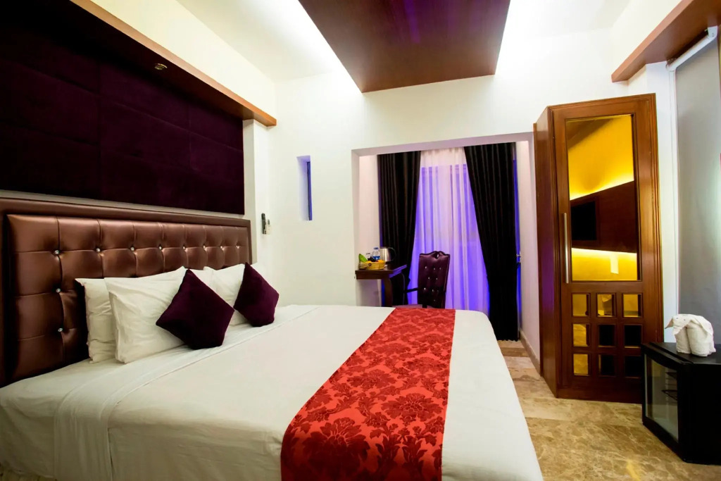 Monsoon Inn