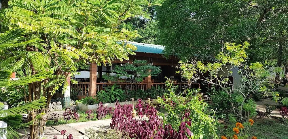 De Meadows Resort