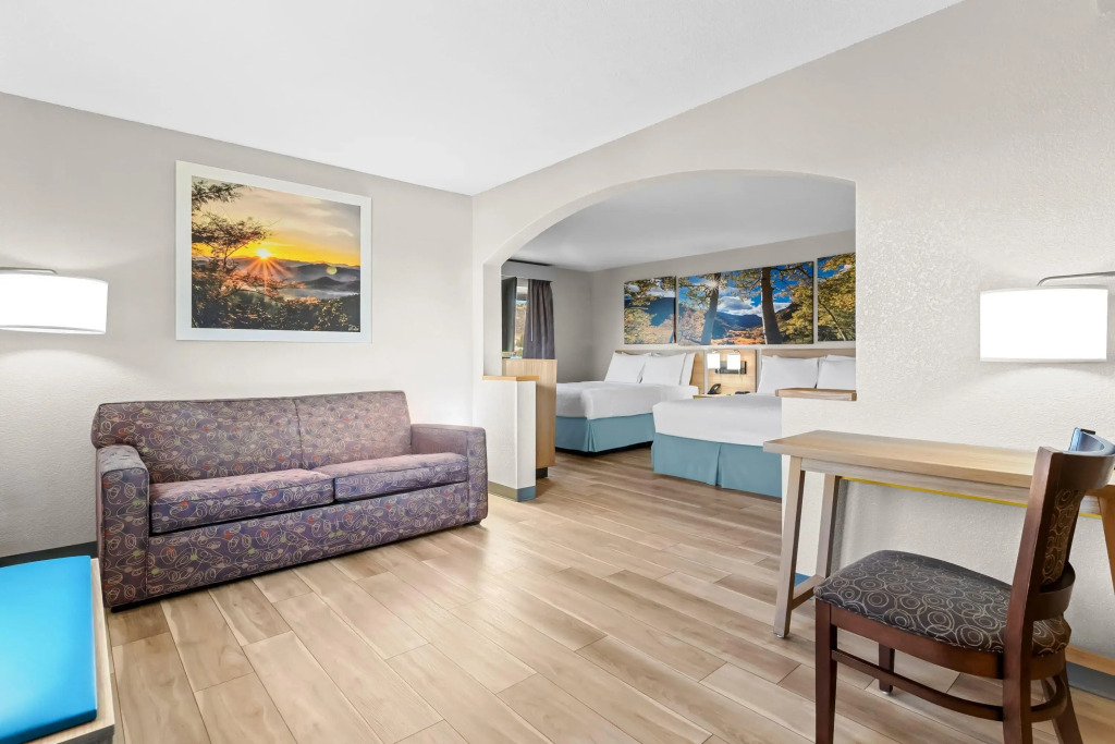 Days Inn & Suites by Wyndham Castle Rock