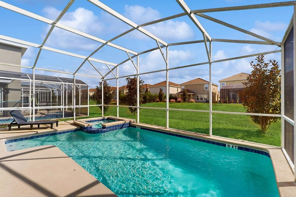 Spacious Family Villa With Private Pool, spa and Movie Loft