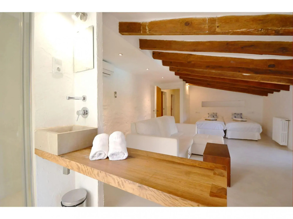 Luxuriously renovated Mallorcan country house for 10 pax