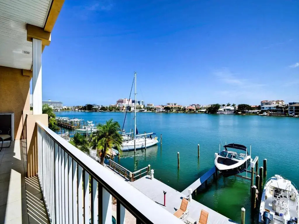 Island Key Condos 302