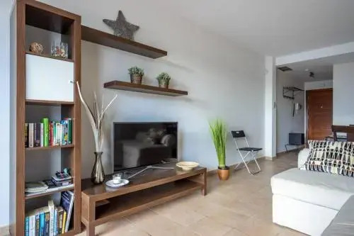 2BR poolfront family apartment WIFI and Near beach