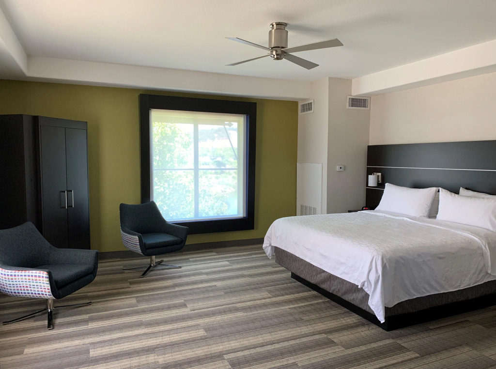 Holiday Inn Express & Suites El Dorado Hills by IHG