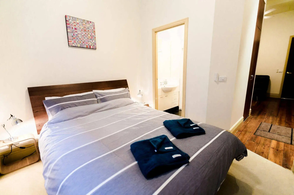 Flinders Lane Superior Studio Apartment
