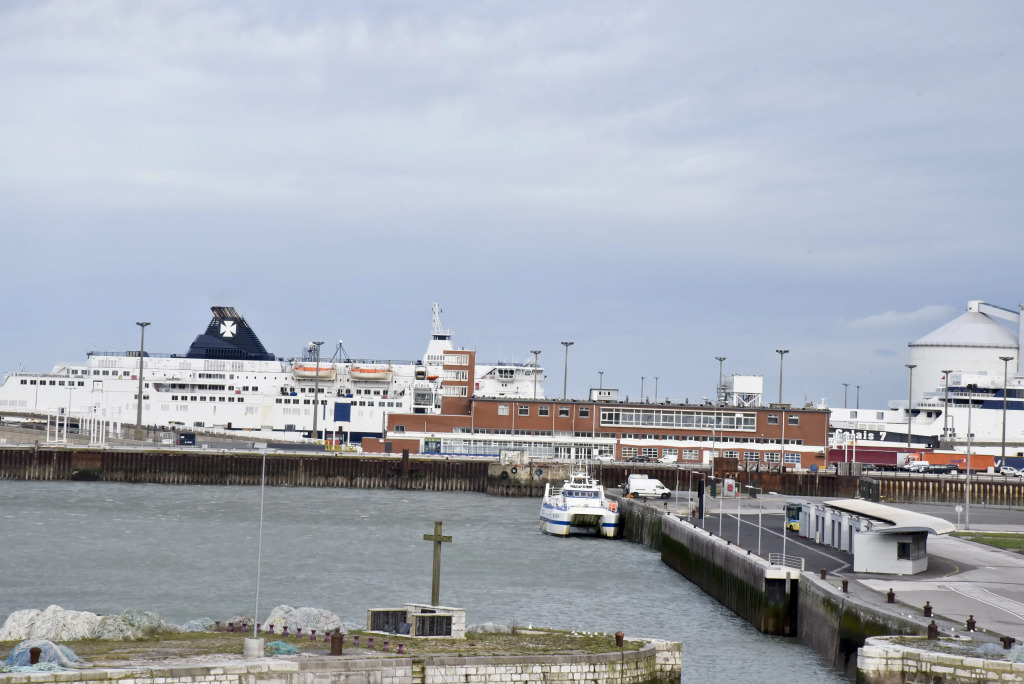Holiday Inn Calais - Centre Car Ferry by IHG