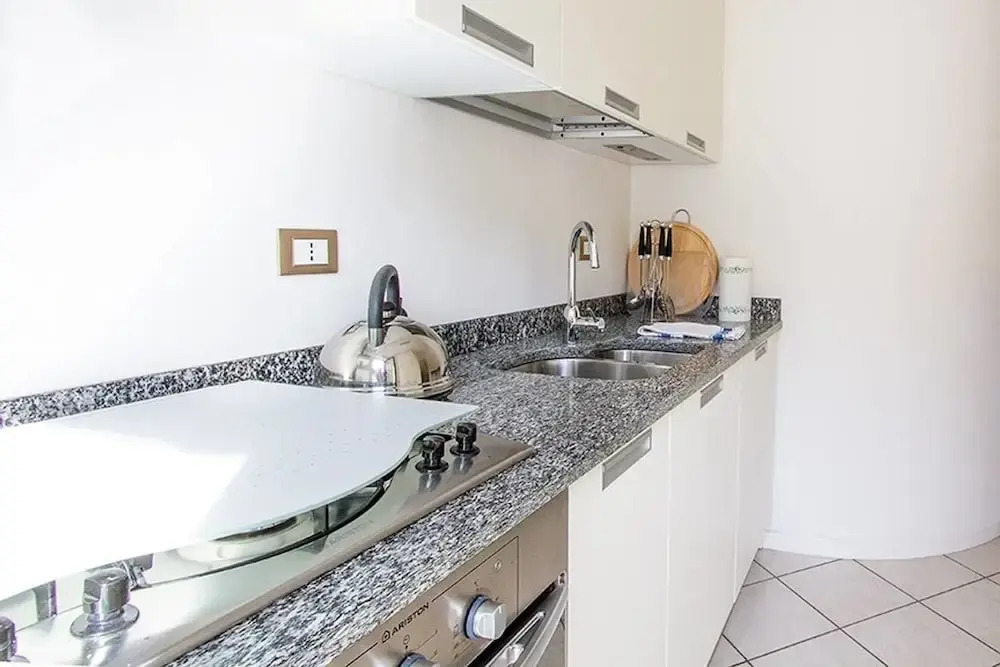 2 Bedroom Apartment near Stresa, Short Walk to Lakeside, Lake Views