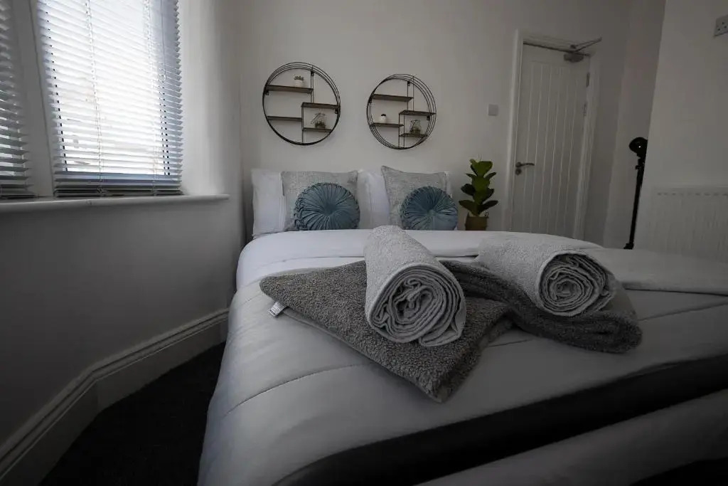 Abingdon House 4 Bedrooms Workstays UK