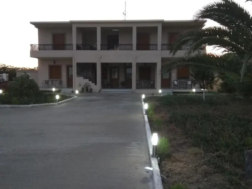 Vakis Apartments 5