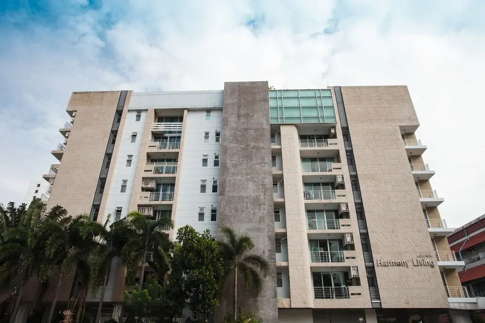 2A - 2 Bedroom Downtown Apartment With Shared Pool