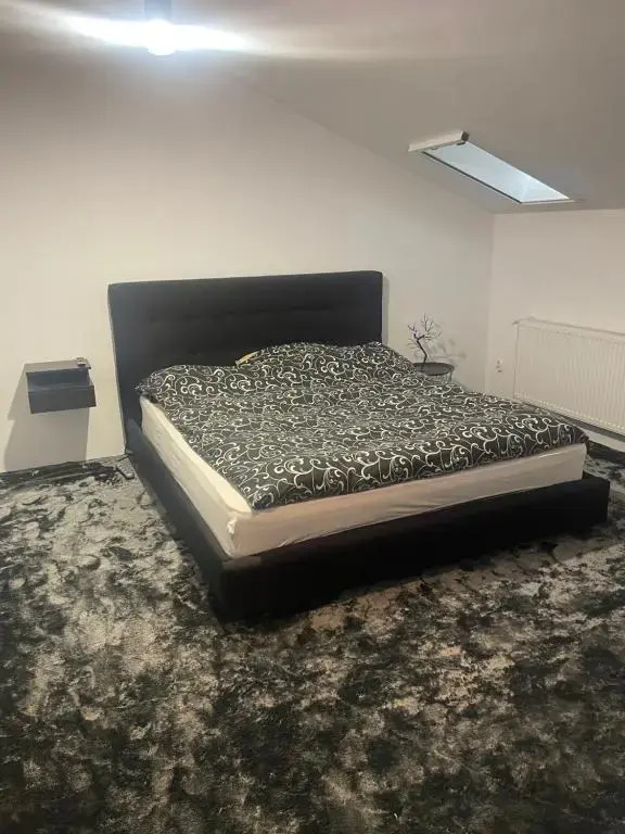 Apartament cu scara interioară