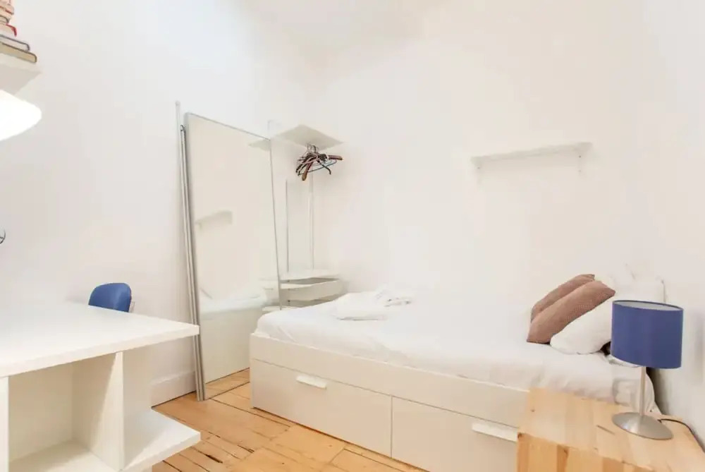 Spacious Traditional 3 Bedroom Flat in New Town