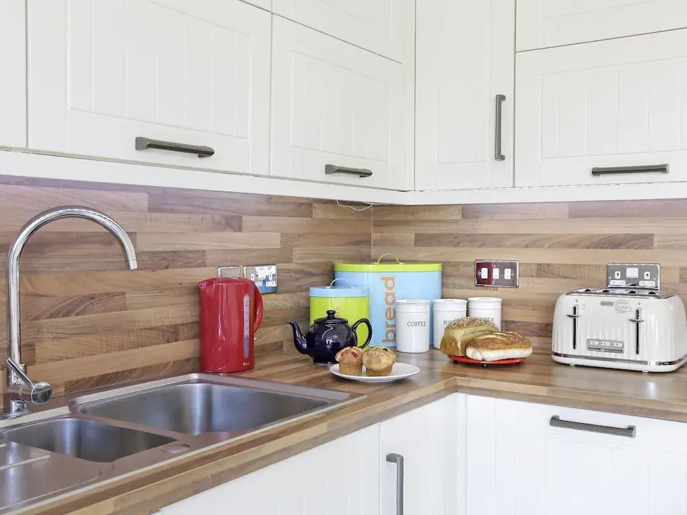 Modernly Furnished Holiday Home With Balcony, Near Felixstowe Beach